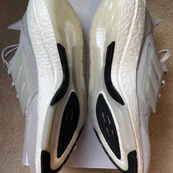 Adidas Ultraboost 22 Womens Size 10.5 in Grey New in Box - Picture 4 of 6